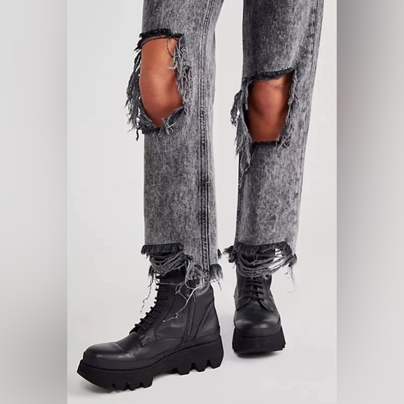 NWT Free People Bottlerocket Grey Maggie Mid Rise Distressed Straight Leg Jeans - Picture 11 of 11